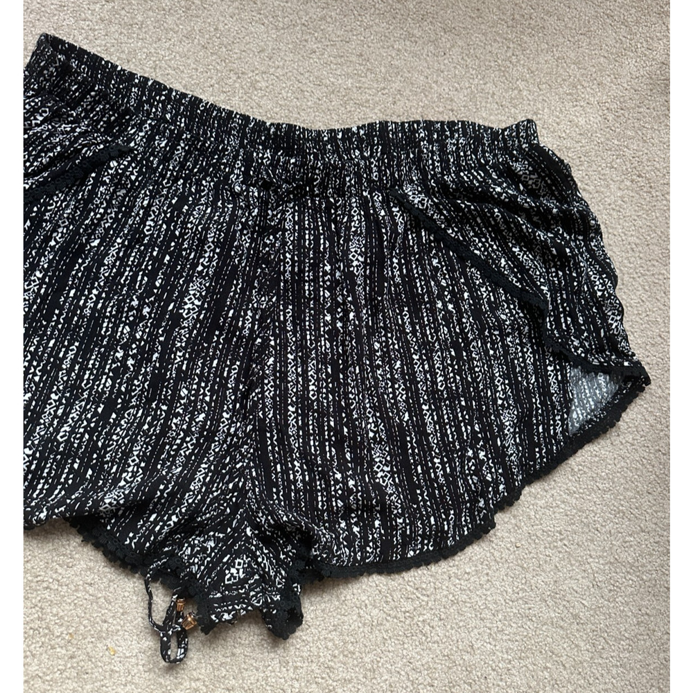 ✨2/$20 NWT City Chic Scoop Print Shorts Black Wht XL Women's Plus Size 22 Beachy - Picture 4 of 15